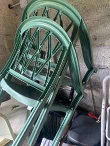 7 plastic garden chairs