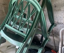 7 plastic garden chairs