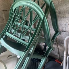 7 plastic garden chairs