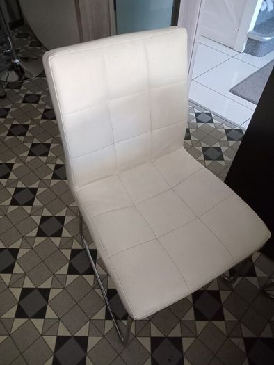 Table and 4 Leather Chairs