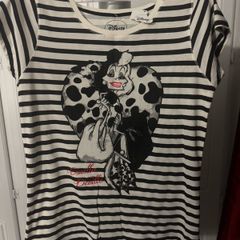 BNWT Disney Cruella Deville top size UK16 EU44 Postage included