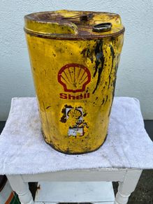 vintage oil can