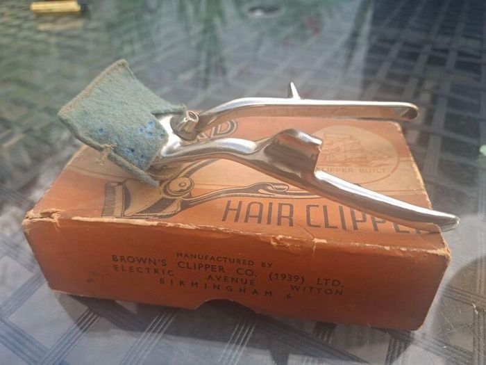 Vintage 1930's Chard No. 60B Hair Clipper set, produced by Brown's Clipper Co in the UK