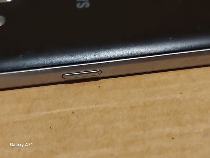 Samsung Galaxy J3 (6), in excellent cosmetic condition, FRP google Locked