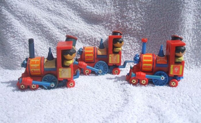 MAGIC ROUNDABOUT TRAIN ENGINES (Corgi 851) - three vintage diecast engines with figures (early 1970's)