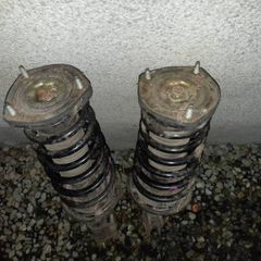 Toyota avensis rear shocks 98 - 03