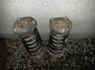 Toyota avensis rear shocks 98 - 03
