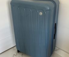 Hard shell large suitcases