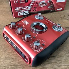 Zoom B2 Bass Guitar Multi-Effects Processor Pedal box