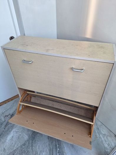 Shoe cabinet