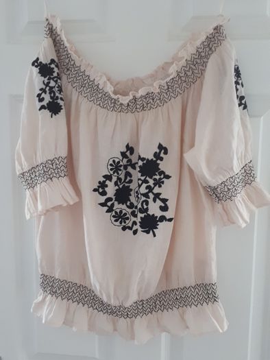 Top cream and black