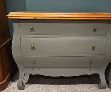Chest of drawers