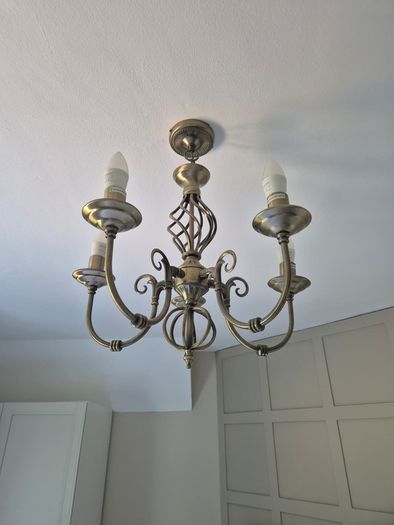 3 Ceiling lights