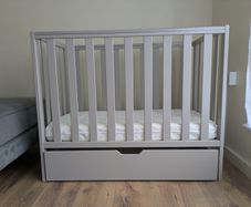 OBaby Bantam Space Saver Cot + Drawer + Sprung Mattress