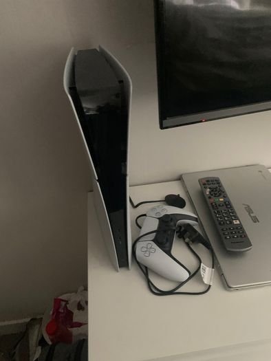 PS5 Digital Edition 825GB + Controller Excellent Condition