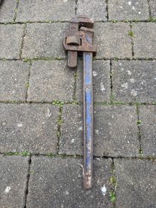 pipe wrench