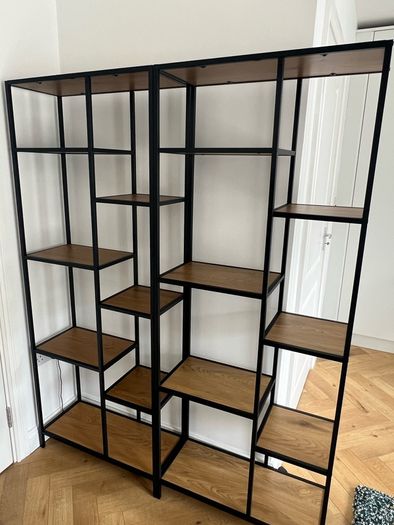 Freestanding shelving unit/divider