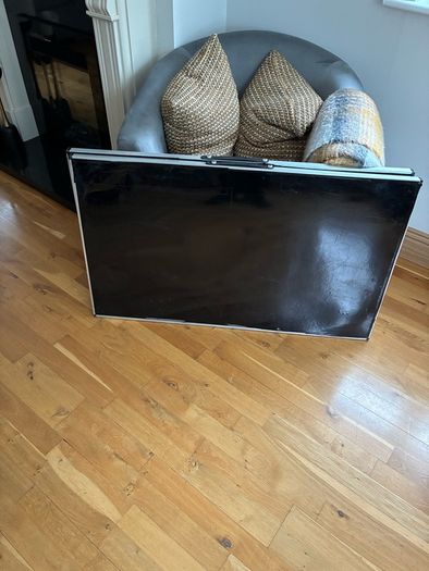 2 Lightweight Folding Tables.