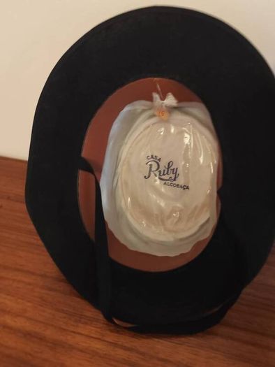 Vintage Black Hat Portuguese