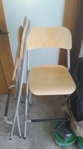 2 folding chairs