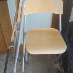 2 folding chairs
