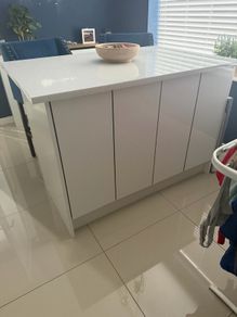 kitchen island and two stools