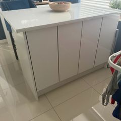 kitchen island and two stools