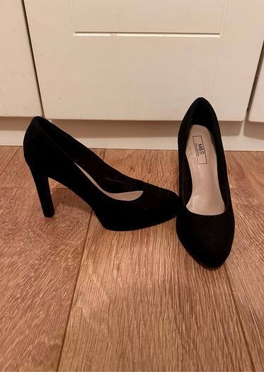 Shoes size 5