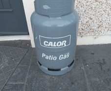 Patio gas bottle (full)