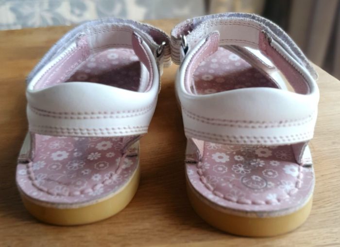 Great Girls White Kickers Sandals Size 13