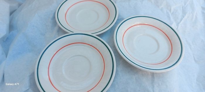 Arklow brendan erin stone design 3 x cups and Saucers,vintage collectors items ,buyer collects or pays postage thank you, see pictures for condition, sold as seen.