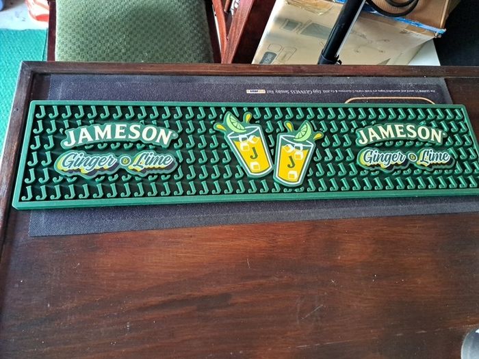 Bar runner