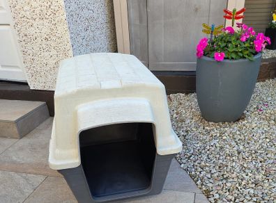 Dog Kennel  . Good condition.  Plastic construction.