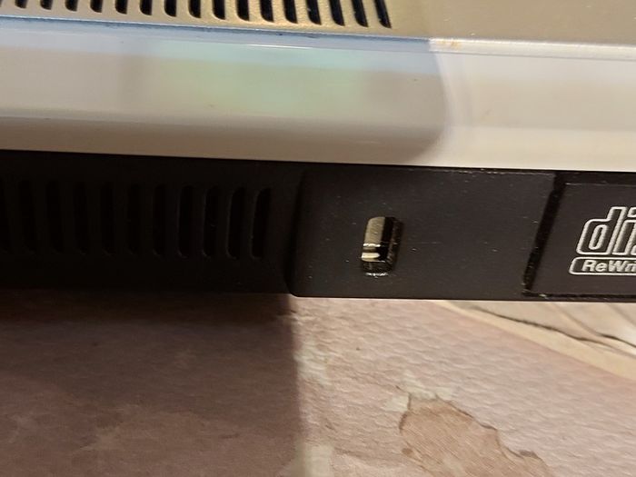 Vintage Dell Inspiron 1501, Mobile AMD Sempron Processor 3500 +, 1.8GHz, 1GB Ram, 120GB HDD, Windows 7, Chrome, Opera, Firefox and VLC