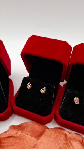 Selection of 9ct gold stud earrings