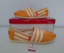 Drilleys "Stinson D" Canvas Pumps (BNIB)