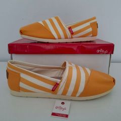 Drilleys "Stinson D" Canvas Pumps (BNIB)