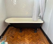 Cast iron rolled top bath & toilet