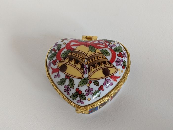 Jewelry box