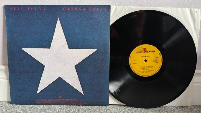LP Vinyl Record - Neil Young - Hawks & Doves ( Irish Pressing )