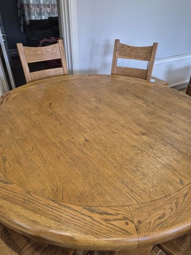 5ft Round Solid Oak Dining Table & 6 Solid Chairs