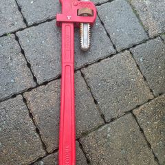 pipe wrench