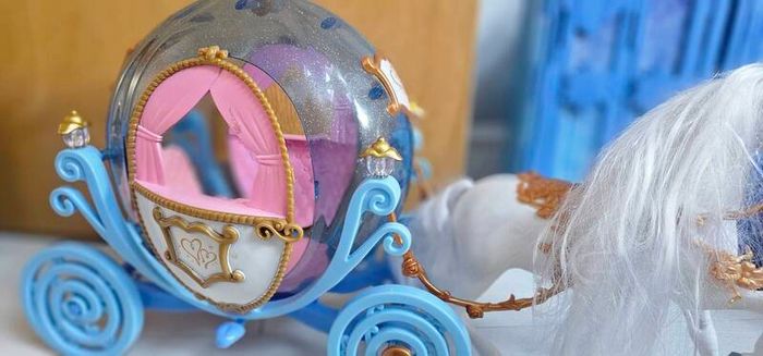 Barbi carriage toy horse for Barbi doll