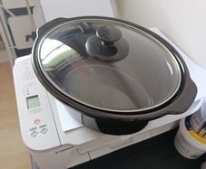 Slow cooker insert and lid