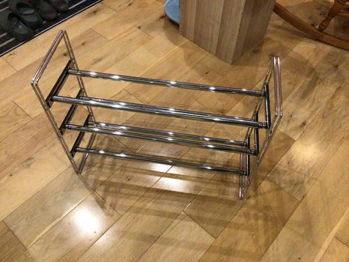Extendable chrome shoe rack