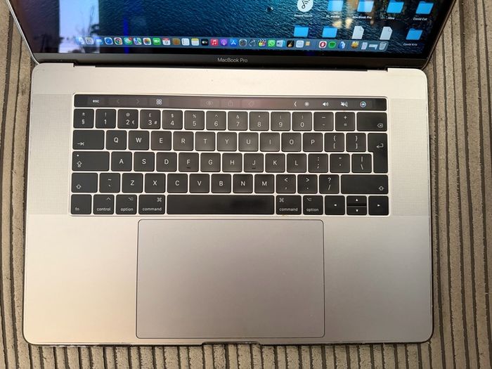Apple MacBook Pro 15" i7 2.7GHz Touch Bar A1707 (EMC 3072) Late 2016 16GB RAM / 512GB Flash Drive / Dual GPU / Pristine condition