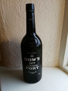 vintage bottle dow's port 1977