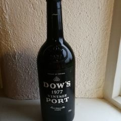 vintage bottle dow's port 1977