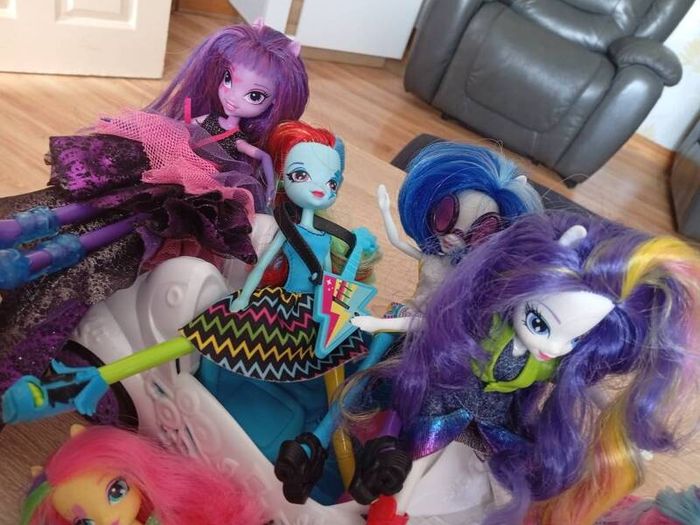 My Little Pony Equestria Girls Toy Bundle with DJ Pon3 Convertible