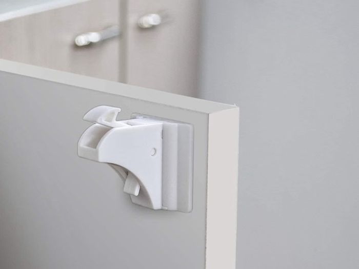 Child Safety Magnetic Locks for Kitchen Cupboards & Drawers 20 Locks + 3 Keys, No Screws or Drilling, Video Guide, Fits Most Cabinet & Drawer Doors